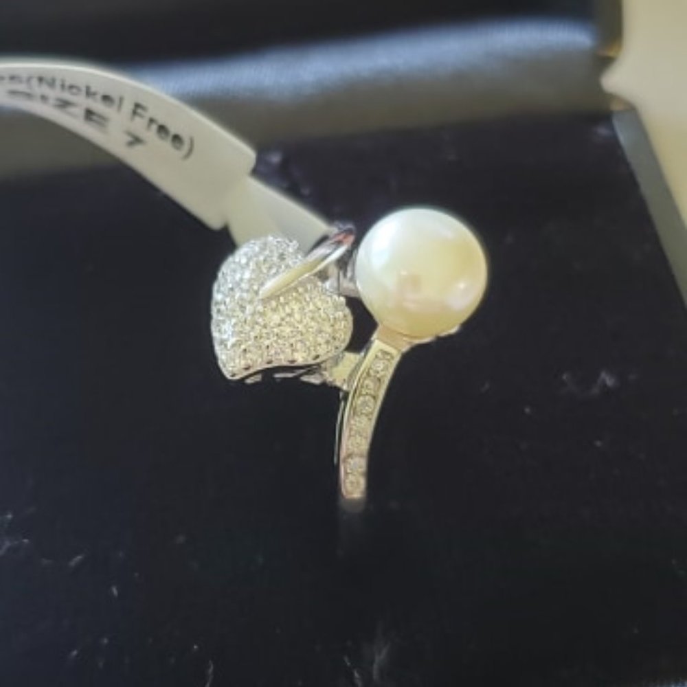 Sterling Silver 925 Rhodium Plated Pearl and CZ Heart and Flower Leaf Ring - Picture 10 of 10